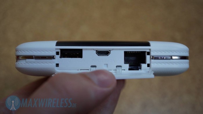 Anschlüsse am Huawei E5770: USB, MicroUSB, RJ45