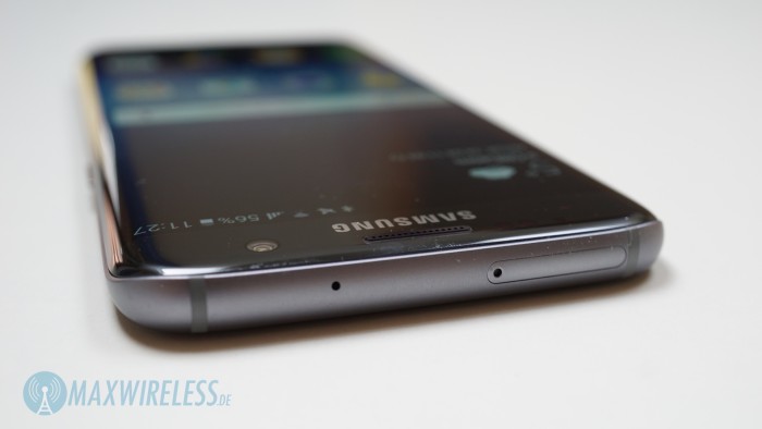 Oben befindet sich bei beiden Galaxy S7 Smartphones der SIM- und Speicherkarten-Schacht
