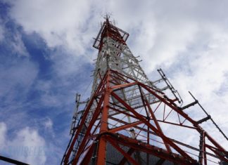 3,5 GHz wird weltweit Basis-Frequenzbereich für 5G Einer der ersten Telekom 5G Funkmasten in Berlin.