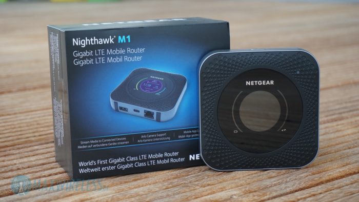 Netgear Nighthawk M1 mit Verpackung.