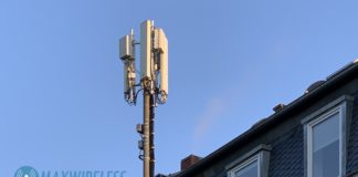 Dynamic Spectrum Sharing: Telekom sendet 5G und 4G im gleichen Frequenzbereich Telekom 5G Antennen auf einem Hausdach.