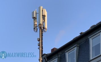 Dynamic Spectrum Sharing: Telekom sendet 5G und 4G im gleichen Frequenzbereich Telekom 5G Antennen auf einem Hausdach.